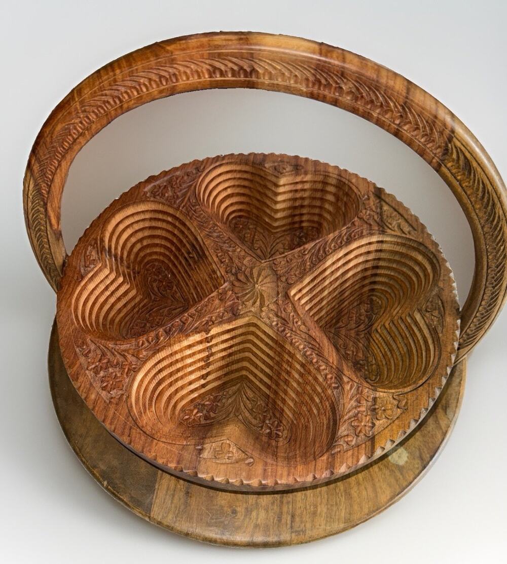 Vintage Hand Carved Wooden Collapsible Fruit Basket Heart Indian Rosewood 15x10”
